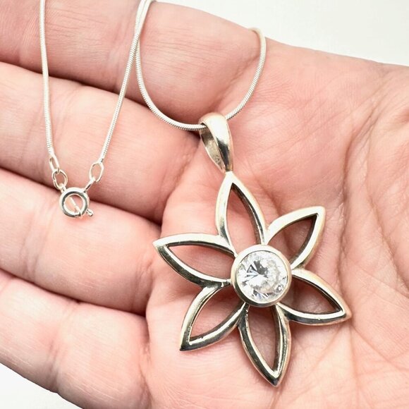 Silpada Sterling Silver Crystal Womens Necklace Open Flower Pendant Retired - Picture 1 of 4